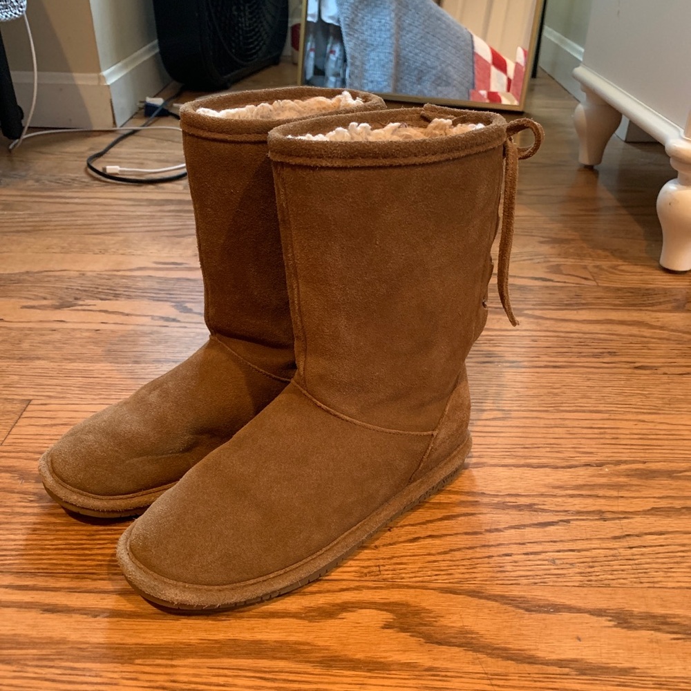 gently used bearpaw boots